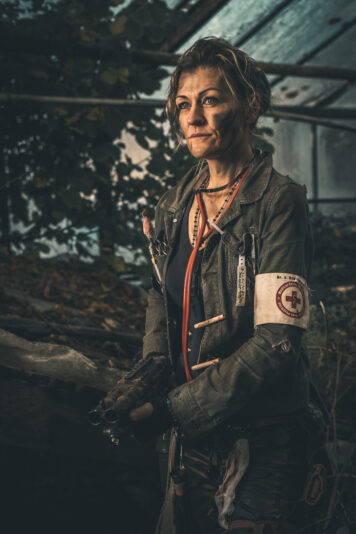 2019-10-26_hagenhoppephotographer_portrait_dystopie_aileen+carina_0022