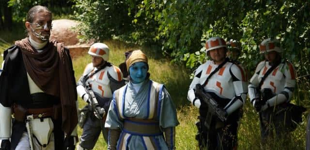 Rollenspieler rüsten sich zum Gefecht